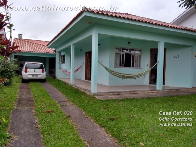 Varanda e edícula ao fundo