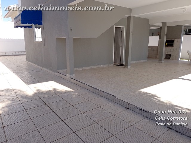 Pátio frontal e pátio lateral esquerdo