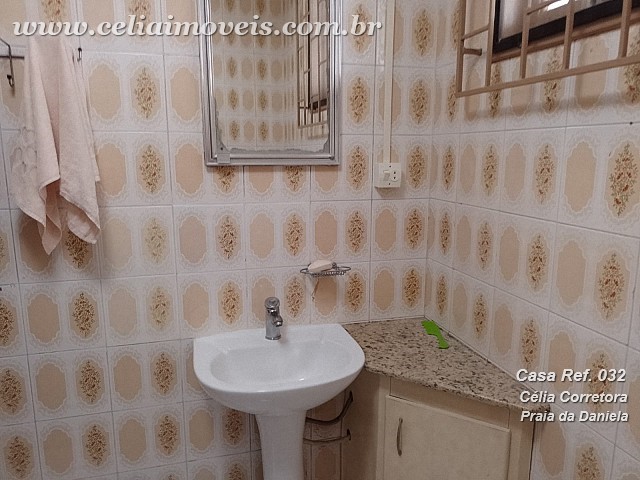 Banheiro (piso térreo, outro ângulo)