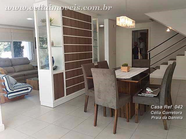 Sala de jantar e acesso piso superior