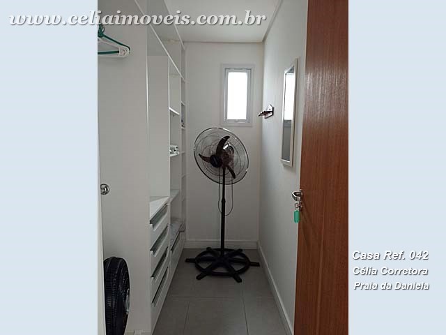 Quarto 2 (detalhe do closet)
