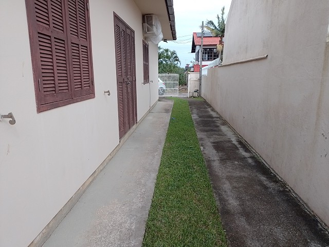 Entrada lateral (outro ângulo)